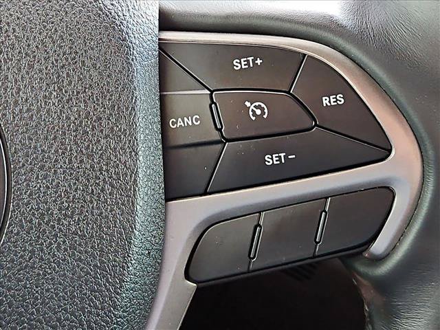 Used 2018 Jeep Grand Cherokee Laredo RWD image 15