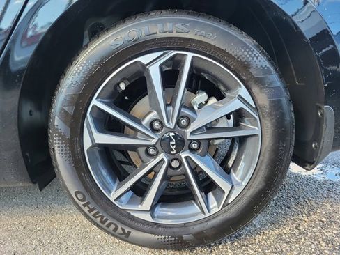 Used 2024 Kia Forte LXS w/ LXS Technology Package image 5