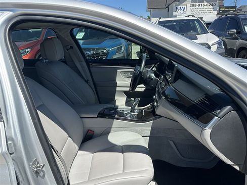 Used 2011 BMW 550i xDrive Sedan AWD/4WD image 39