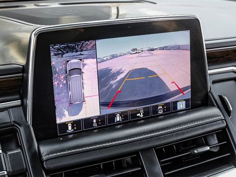 Used 2021 Chevrolet Suburban Premier w/ Premium Package image 21