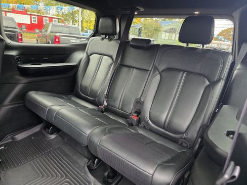 Used 2022 Jeep Wagoneer Series III w/ Premium Group I image 10