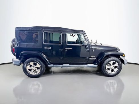 Used 2015 Jeep Wrangler Unlimited Sahara w/ Max Tow Package AWD/4WD image 5