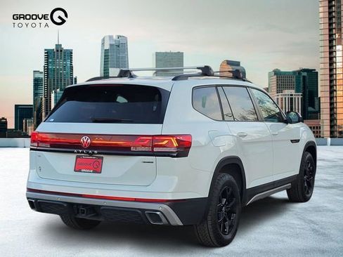 Used 2024 Volkswagen Atlas Peak Edition SE image 6