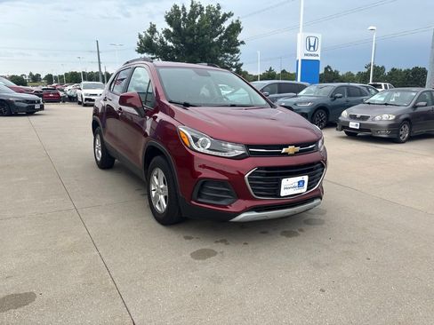 Used 2022 Chevrolet Trax LT w/ Driver Confidence Package AWD/4WD image 3