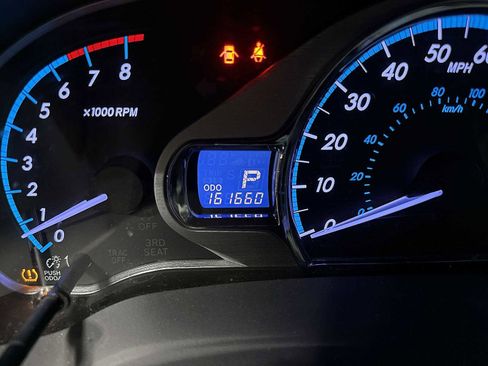 Used 2011 Toyota Sienna XLE image 19