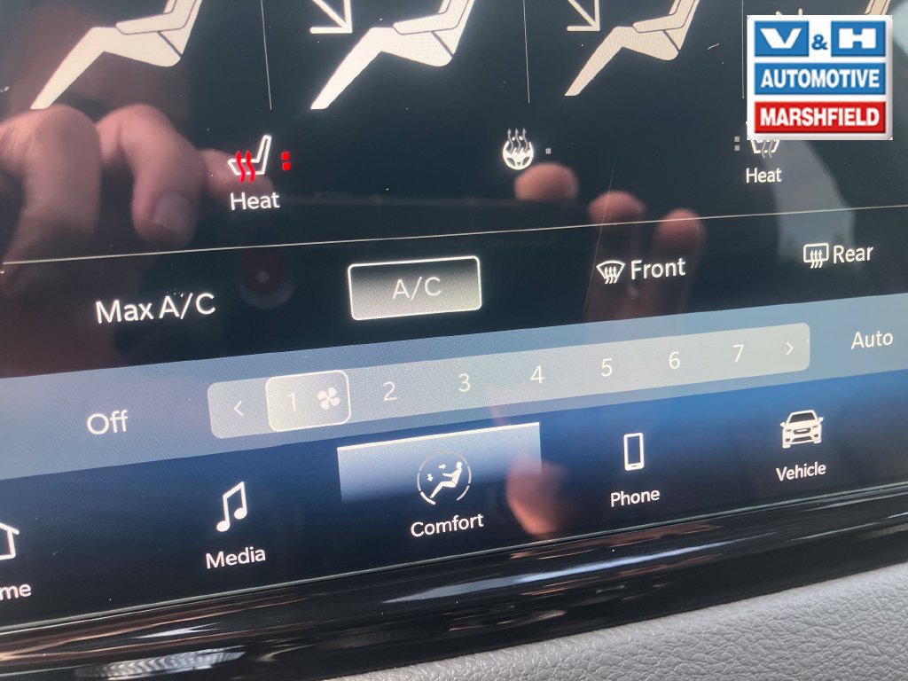 Used 2025 Chrysler Pacifica Select FWD image 9