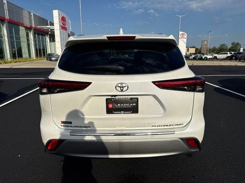 Certified 2021 Toyota Highlander Platinum AWD/4WD image 11