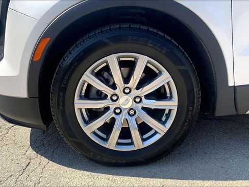 Used 2021 Cadillac XT4 Premium Luxury w/ Technology Package AWD/4WD image 9