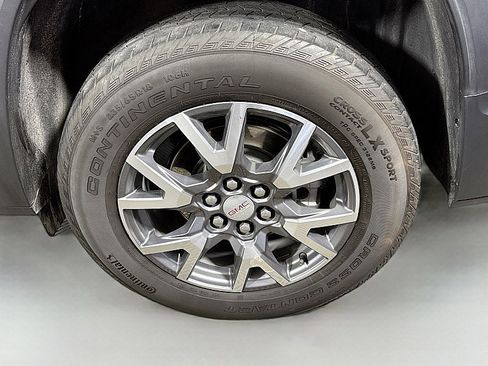 Used 2023 GMC Acadia SLT image 32