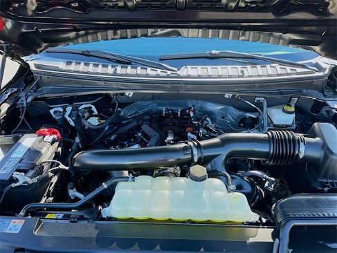 Used 2024 Ford Expedition XLT image 32