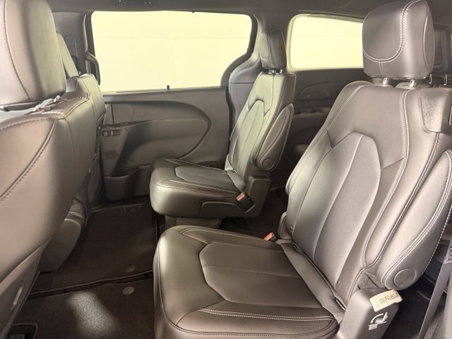 New 2027 Chrysler Pacifica Select w/ Family Tech Group FWD image 27