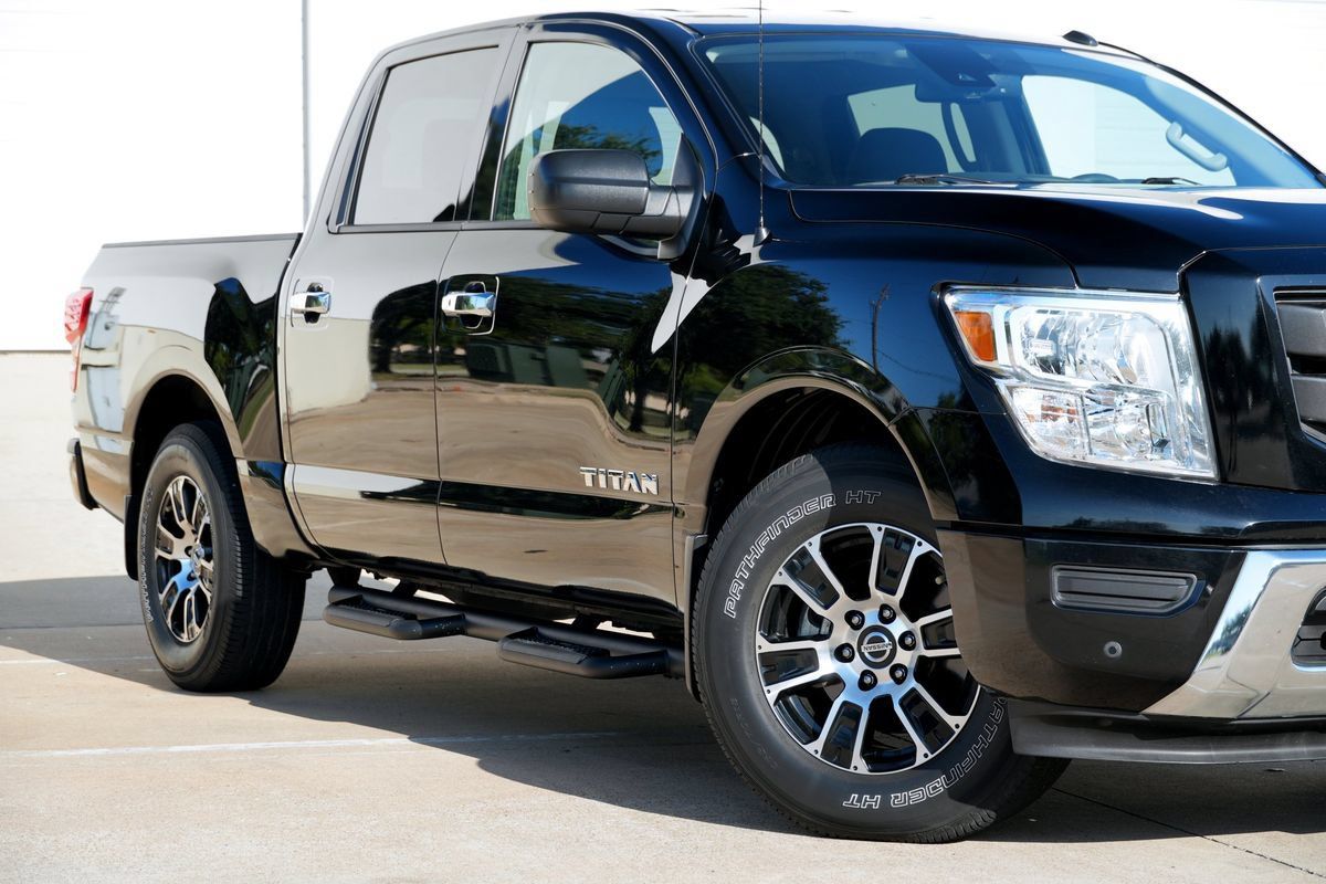 Used 2021 Nissan Titan SV w/ SV Convenience Package RWD image 18