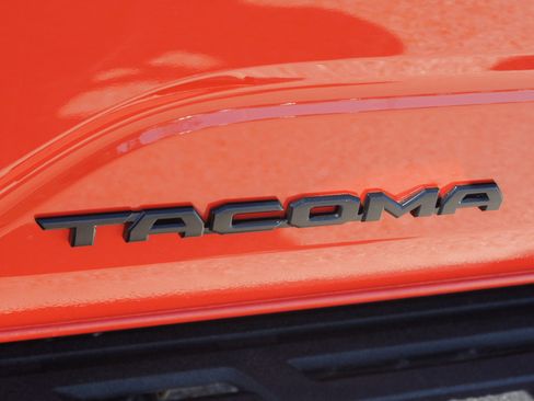 Used 2024 Toyota Tacoma TRD Off-Road w/ TRD Off Road Premium Package AWD/4WD image 18
