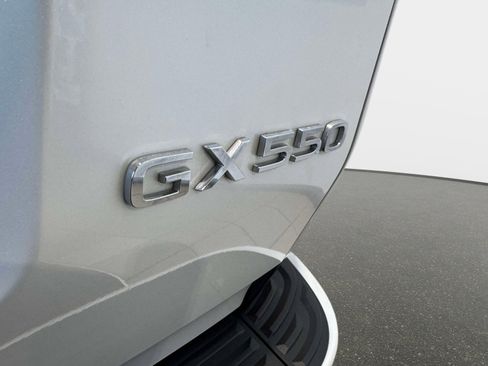 Used 2024 Lexus GX 550 w/ Cold Area Package AWD/4WD image 8