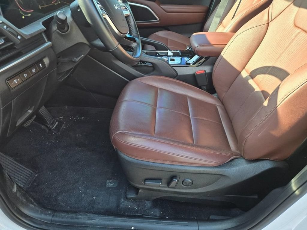 Used 2023 Kia Telluride EX w/ EX Captain's Chair Package FWD image 16