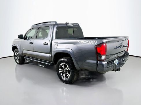 Used 2018 Toyota Tacoma TRD Sport image 5