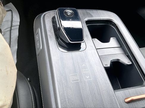 Used 2024 Nissan Ariya AWD image 37