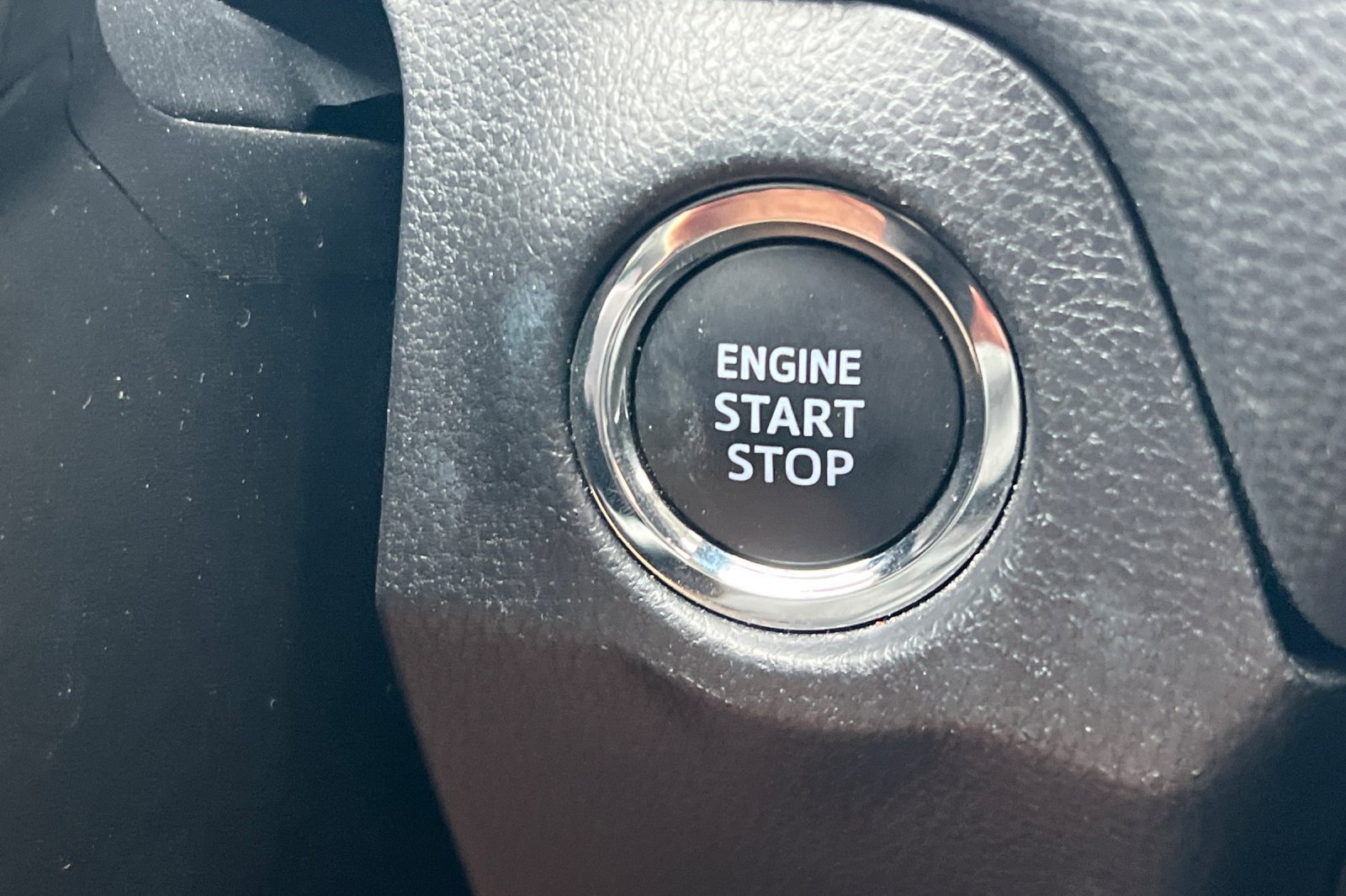 Used 2025 Toyota RAV4 XLE AWD/4WD image 28