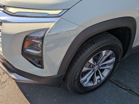 New 2026 Chevrolet Equinox LT w/ Convenience Package II FWD image 9