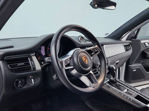 Used 2020 Porsche Macan Turbo image 19