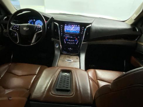 Used 2016 Cadillac Escalade Premium image 27