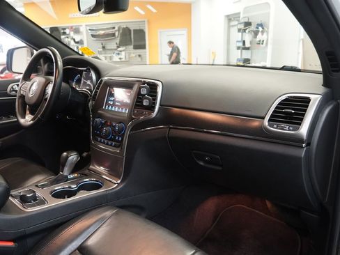 Used 2018 Jeep Grand Cherokee Limited image 34