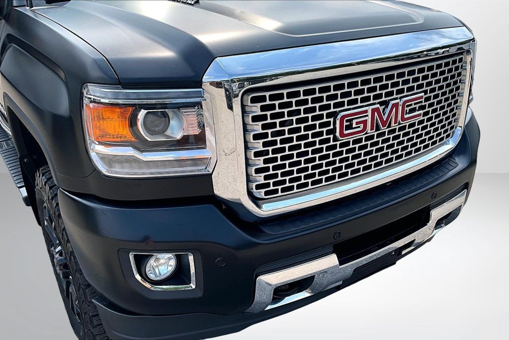 Used 2016 GMC Sierra 2500 Denali w/ Driver Alert Package AWD/4WD image 33