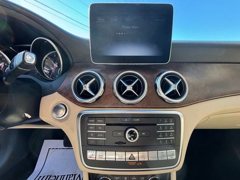 Used 2019 Mercedes-Benz GLA 250 4MATIC w/ Premium Package image 13