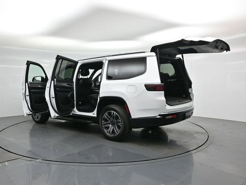 Used 2024 Jeep Wagoneer Series II w/ Flexible Seating Group image 40