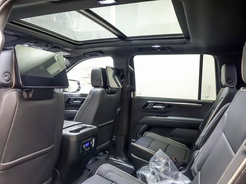 New 2026 Chevrolet Suburban Premier image 11