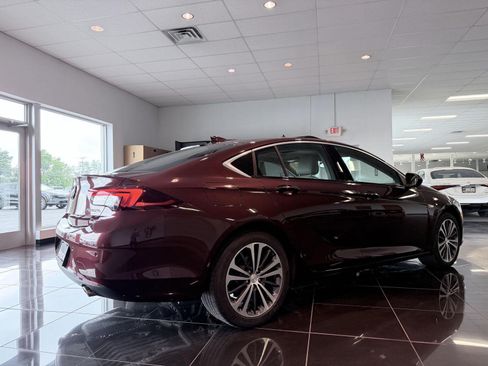 Used 2018 Buick Regal Essence w/ Driver Confidence Package #1 FWD image 12