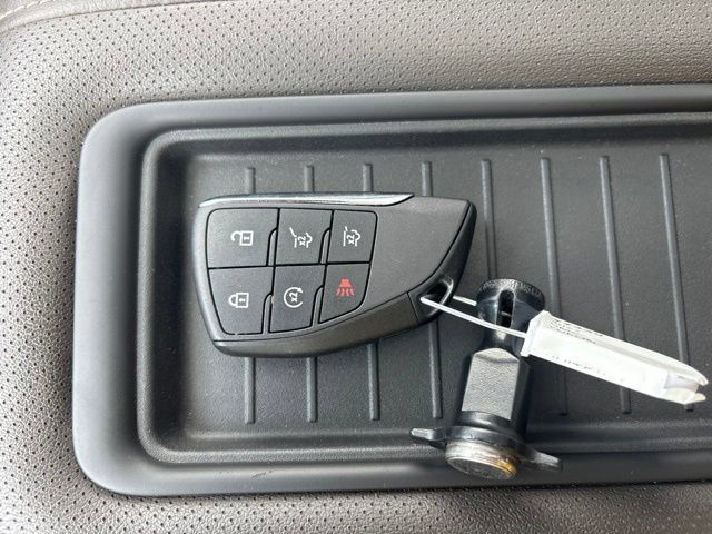 Used 2023 GMC Yukon SLT w/ SLT Premium Package AWD/4WD image 48