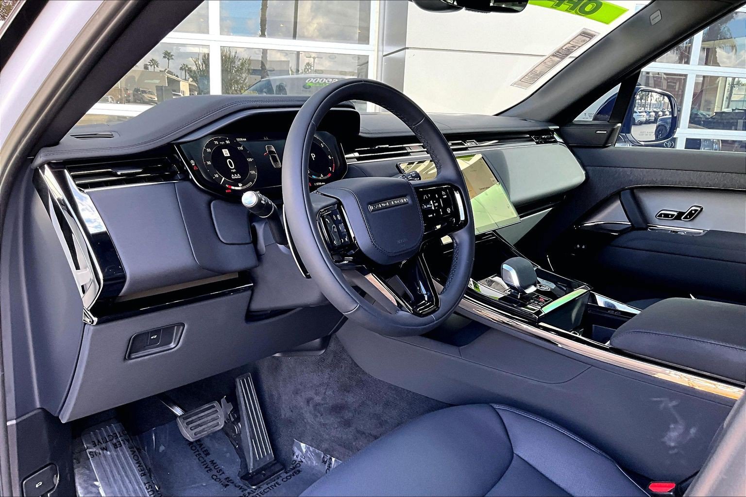Used 2025 Land Rover Range Rover Sport SE AWD/4WD image 14