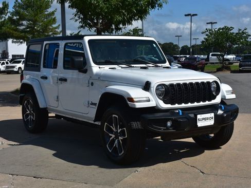 Used 2024 Jeep Wrangler Unlimited AWD/4WD image 3