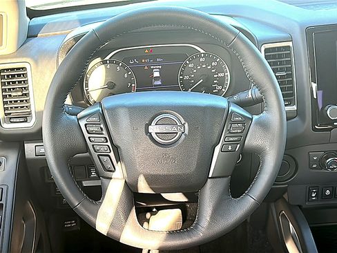 Used 2024 Nissan Frontier SV w/ SV Convenience Package RWD image 21