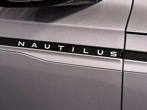 Used 2024 Lincoln Nautilus Reserve w/ Equipment Group 203A image 10