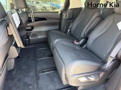 New 2026 Kia Carnival SX Prestige FWD image 21