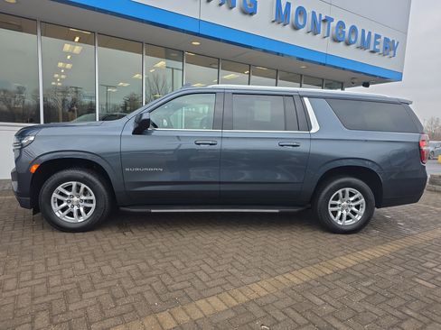 Used 2021 Chevrolet Suburban LT image 2