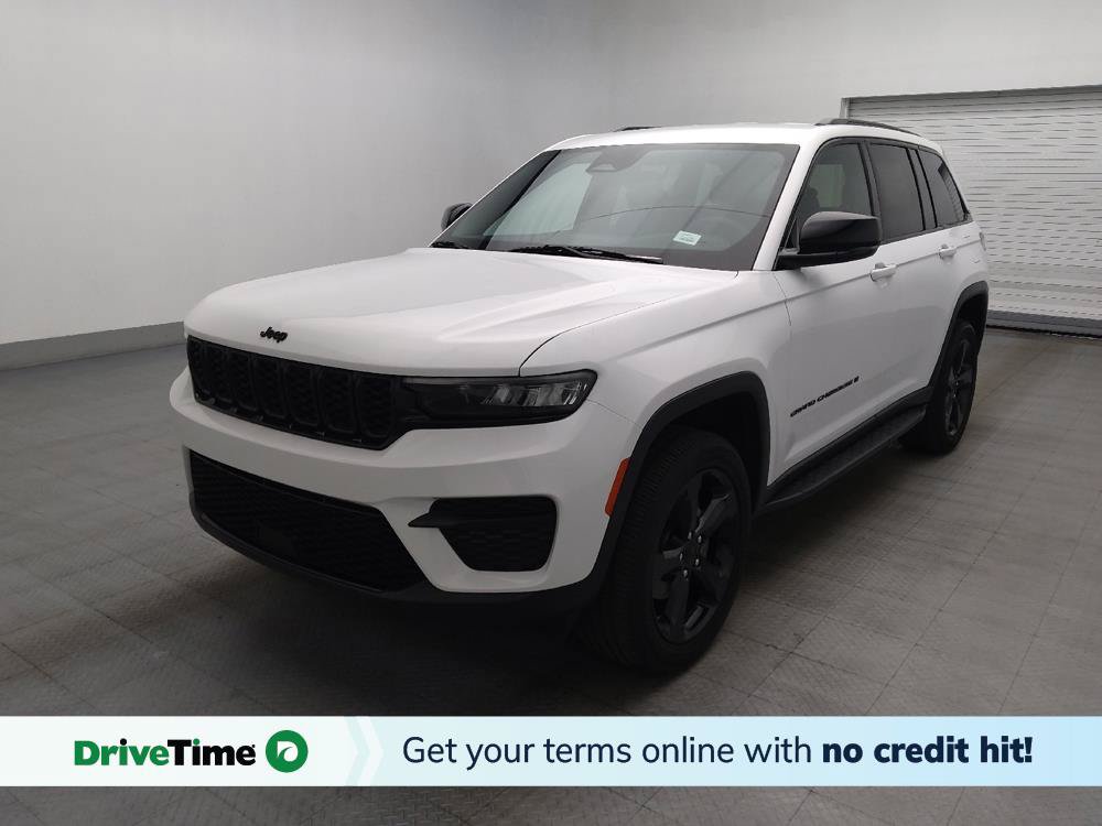 Used 2023 Jeep Grand Cherokee Altitude RWD image 1
