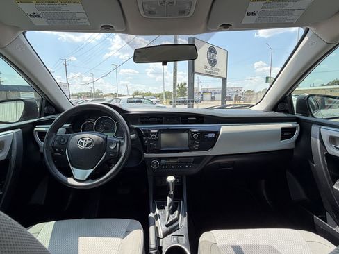 Used 2015 Toyota Corolla LE FWD image 17