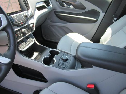 Used 2021 GMC Terrain SLT w/ Infotainment Package II FWD image 16