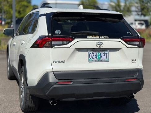 Used 2022 Toyota RAV4 XLE Premium AWD/4WD image 3