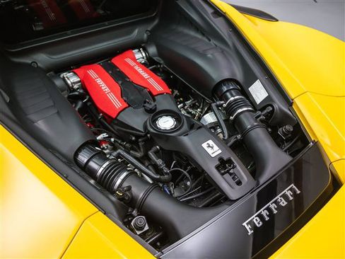 Used 2018 Ferrari 488 GTB RWD image 12