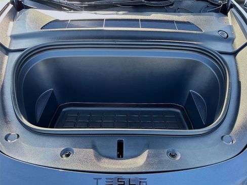 Used 2025 Tesla Model Y Long Range RWD image 30