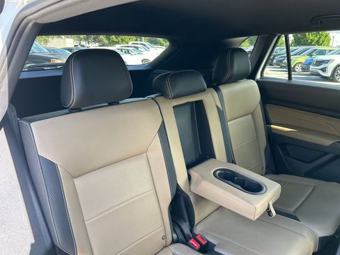 Certified 2022 Volkswagen Atlas Cross Sport SE image 42
