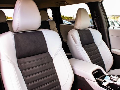 New 2025 Mitsubishi Outlander SE image 41