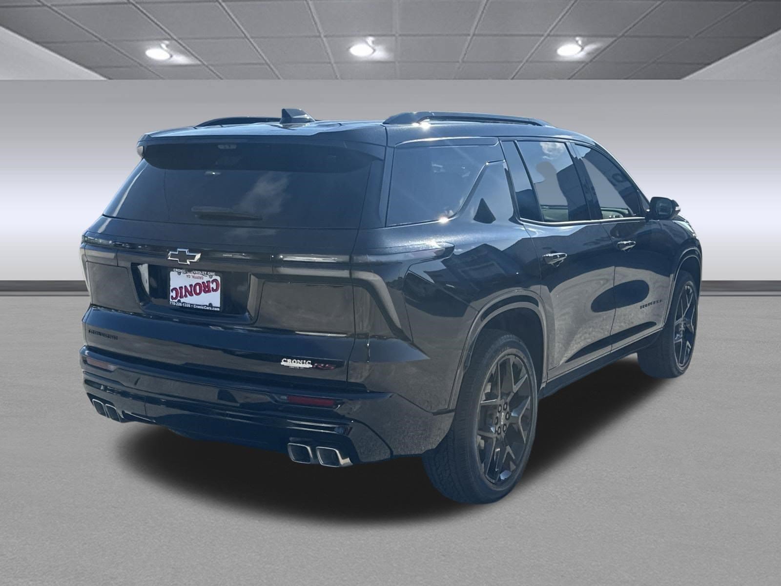 Used 2026 Chevrolet Traverse RS w/ LPO, Floor Liner Package FWD image 3