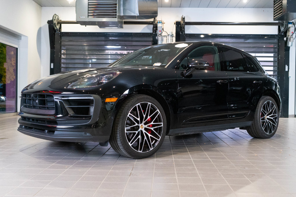 Certified 2023 Porsche Macan S AWD/4WD image 1