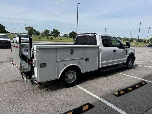 Used 2021 Ford F250 XL w/ Power Equipment Group RWD image 2