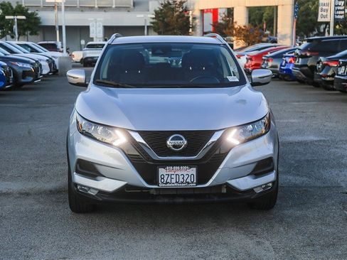 Used 2021 Nissan Rogue Sport SV image 2